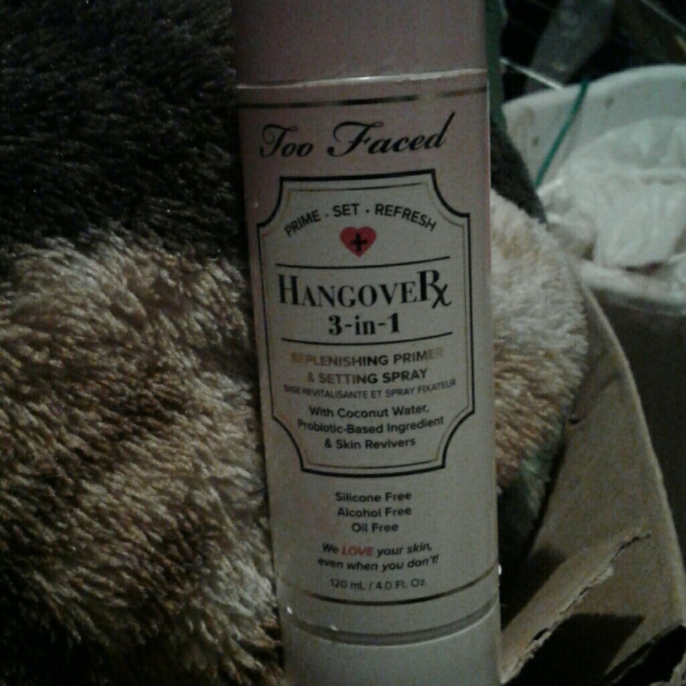 Too faced hangover 3-n-1